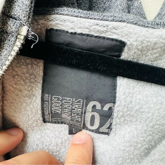 WE FASHION - Basic Grey Zip Hoodie - Picture 4 of 4